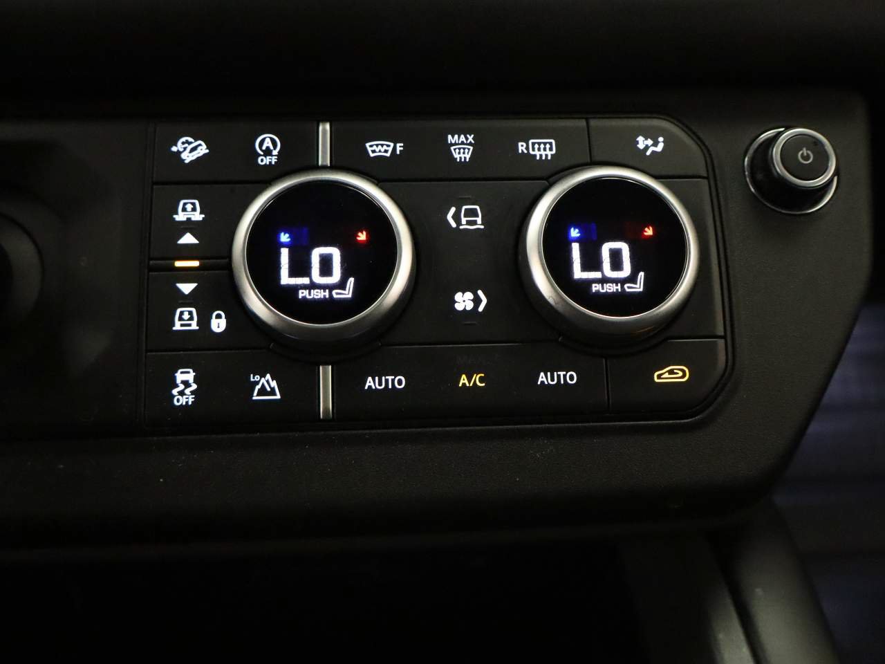 Used 2025 Land Rover Defender 130 X-Dynamic SE AWD/4WD image 11
