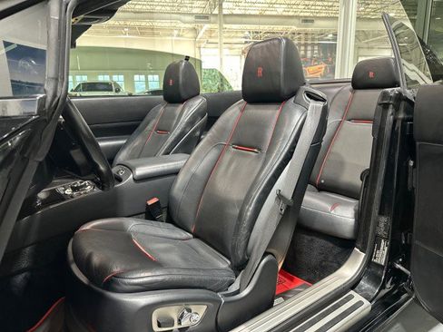 Used 2017 Rolls-Royce Dawn RWD image 4