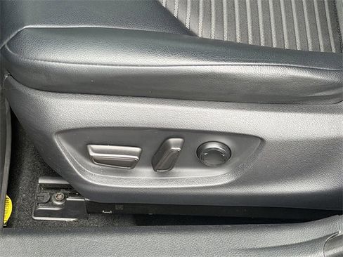 Used 2018 Toyota Camry SE w/ Convenience Package image 20