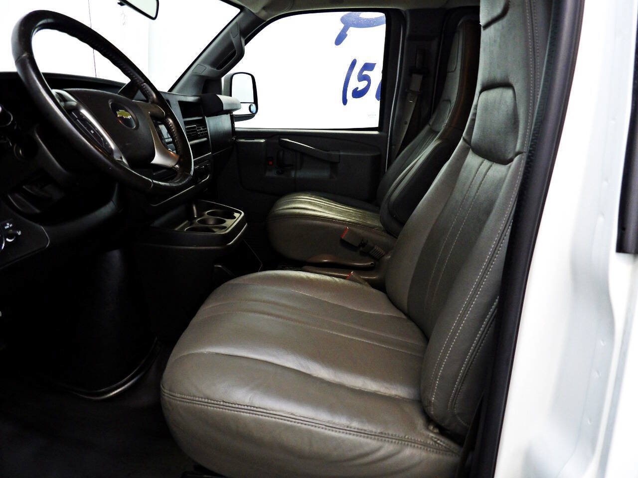 Used 2017 Chevrolet Express 3500 LS RWD image 7