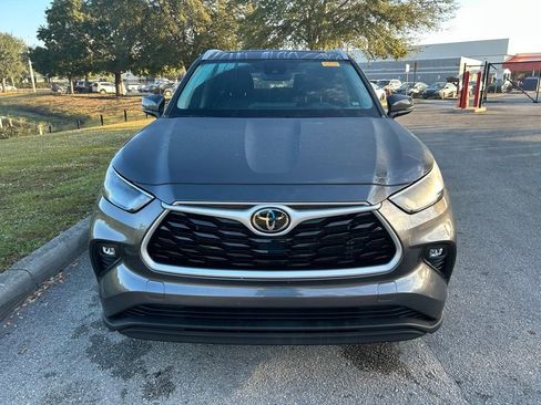 Certified 2023 Toyota Highlander XLE image 8