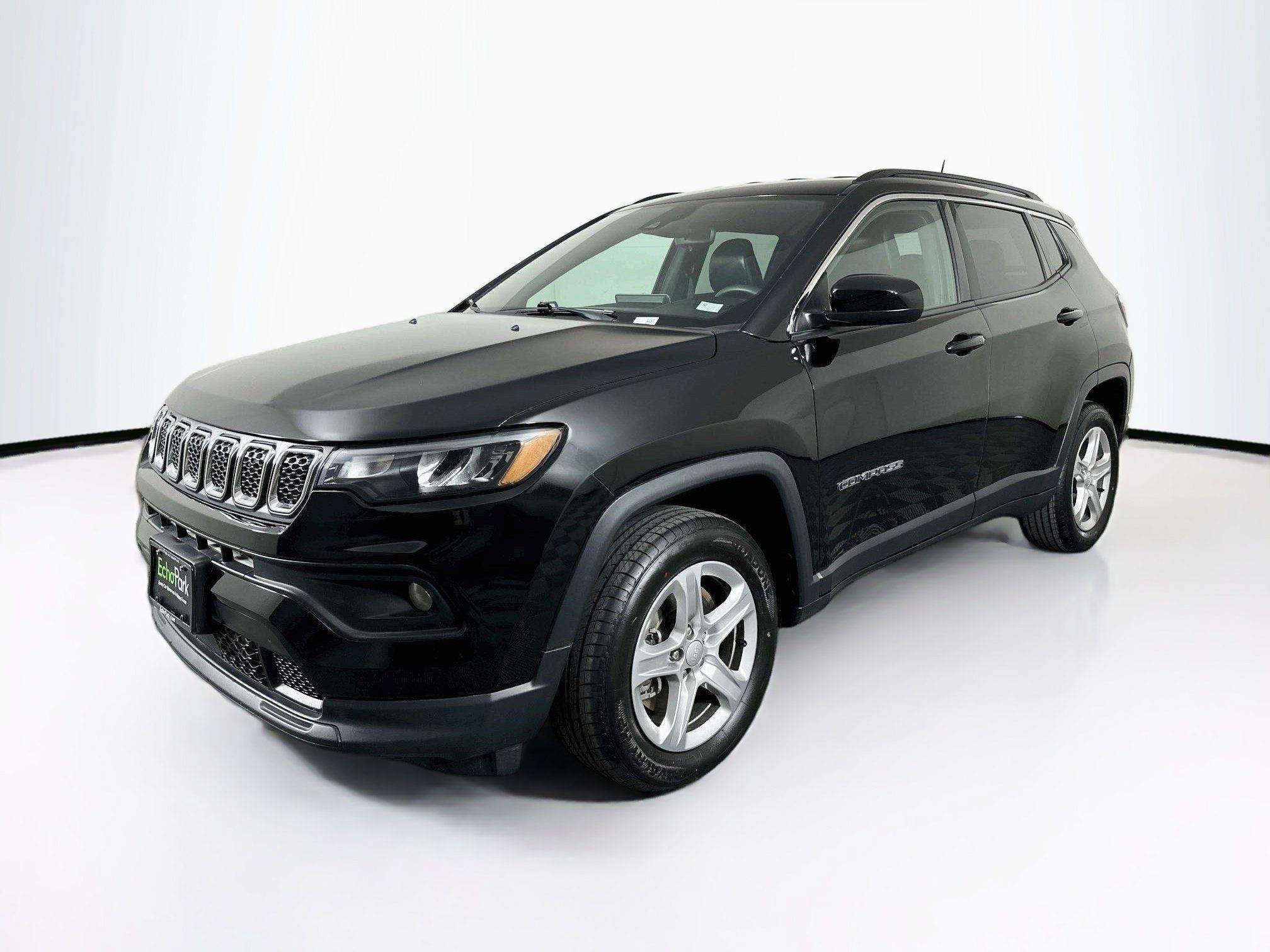 Used 2023 Jeep Compass Latitude AWD/4WD image 3