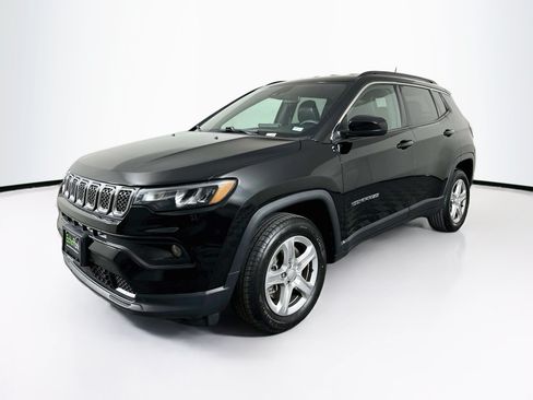 Used 2023 Jeep Compass Latitude AWD/4WD image 3