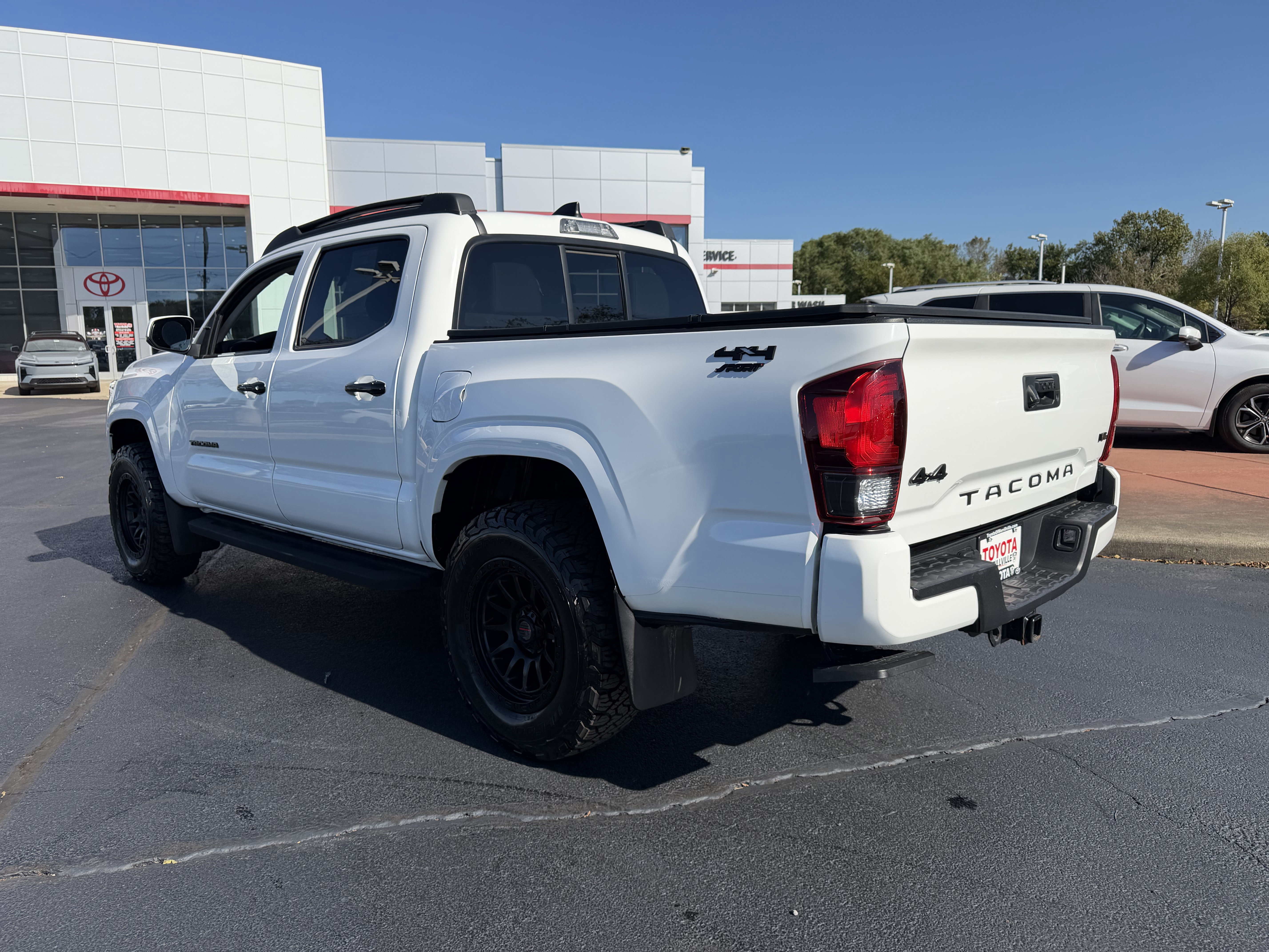 Certified 2023 Toyota Tacoma SR AWD/4WD image 5