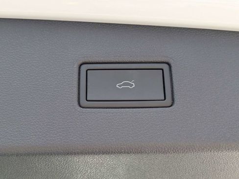Used 2023 Volkswagen Tiguan SE FWD image 15