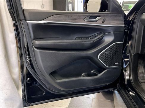 Used 2024 Jeep Grand Cherokee Limited 4xe AWD/4WD image 9