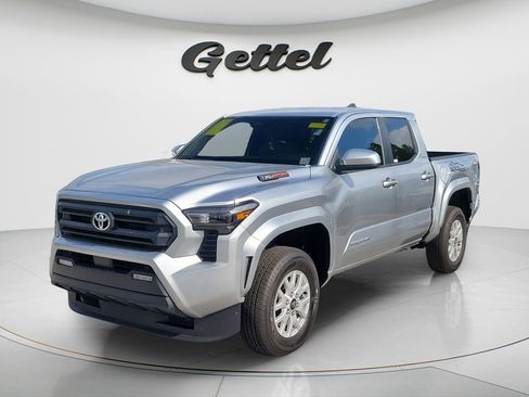 Certified 2025 Toyota Tacoma SR5 AWD/4WD image 2