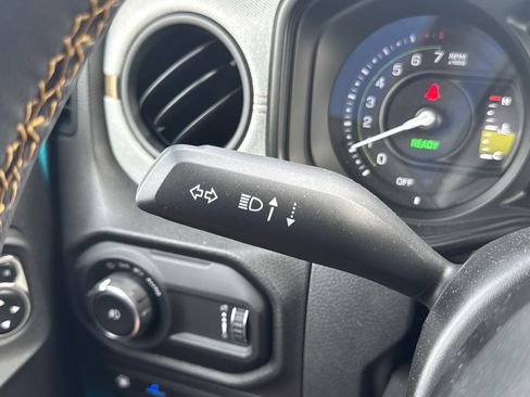 Used 2024 Jeep Wrangler Unlimited w/ Convenience Group AWD/4WD image 20