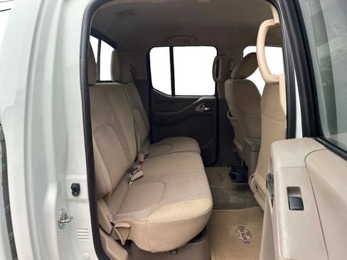 Used 2018 Nissan Frontier SV AWD/4WD image 15