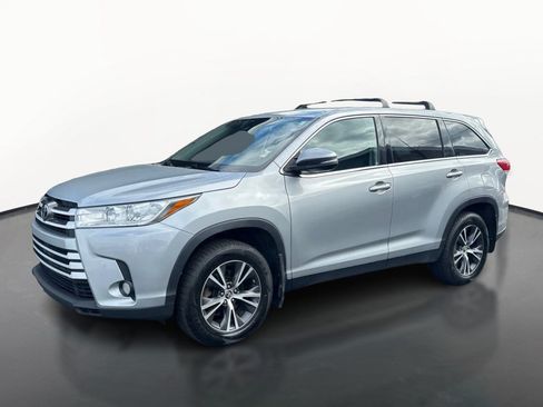 Used 2019 Toyota Highlander LE AWD/4WD image 7