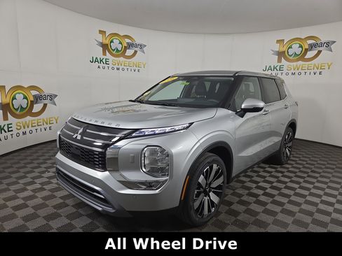 New 2026 Mitsubishi Outlander SE image 3