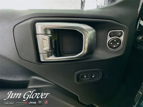 New 2025 Jeep Gladiator Sport image 28