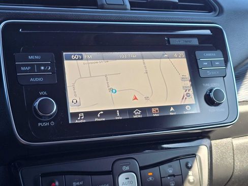Used 2019 Nissan Leaf SV w/ SV Technology Package FWD image 19