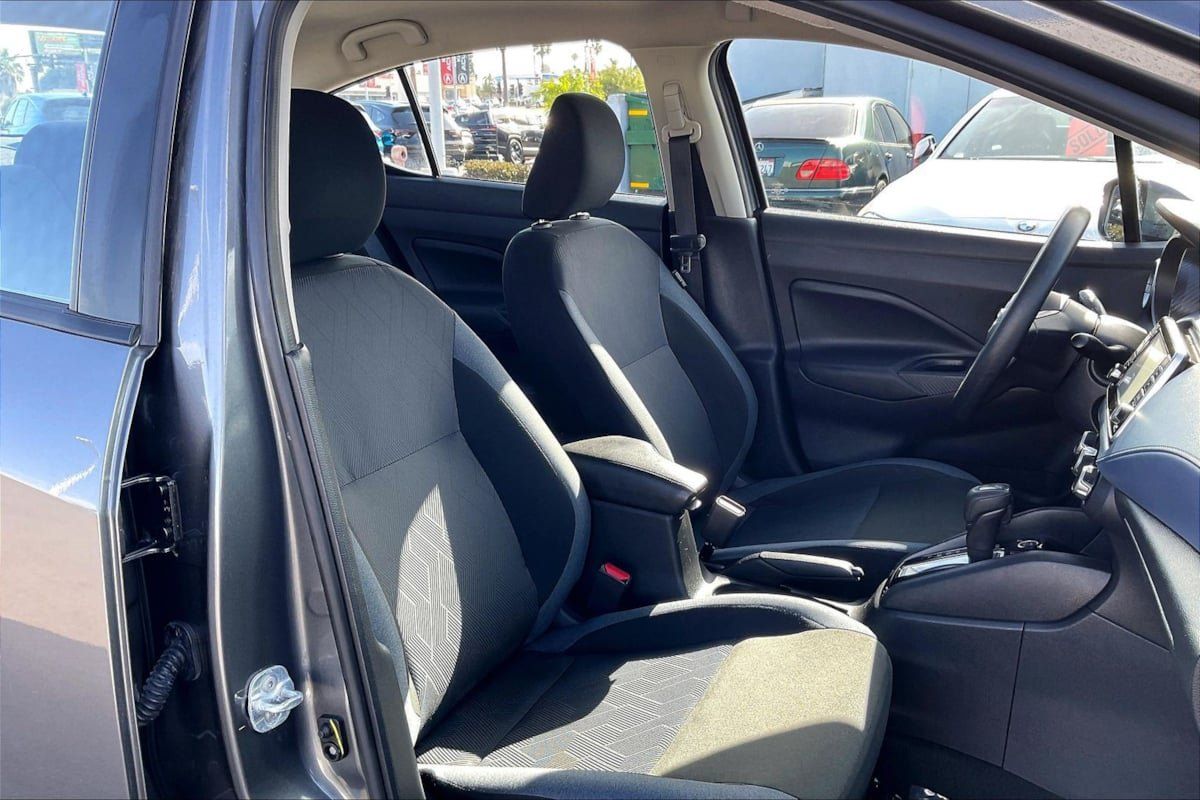 Used 2024 Nissan Versa SV FWD image 7