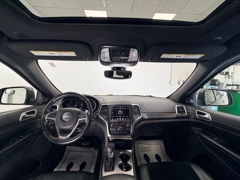 Used 2017 Jeep Grand Cherokee Altitude AWD/4WD image 10