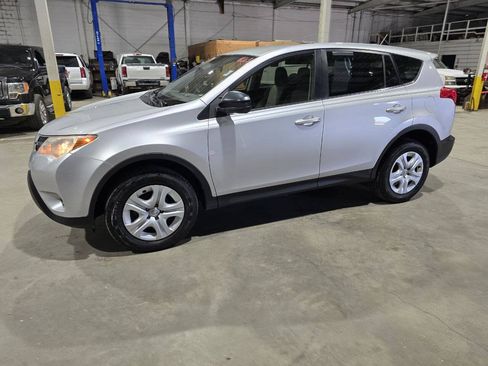 Used 2015 Toyota RAV4 LE AWD/4WD image 3