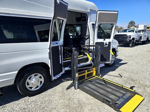 Used 2014 Ford E-350 and Econoline 350 Extended Super Duty w/ Power Group image 19