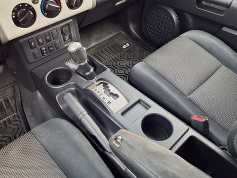 Used 2011 Toyota FJ Cruiser Base image 18