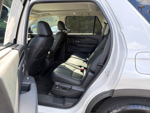 Used 2023 Honda Pilot Touring image 29