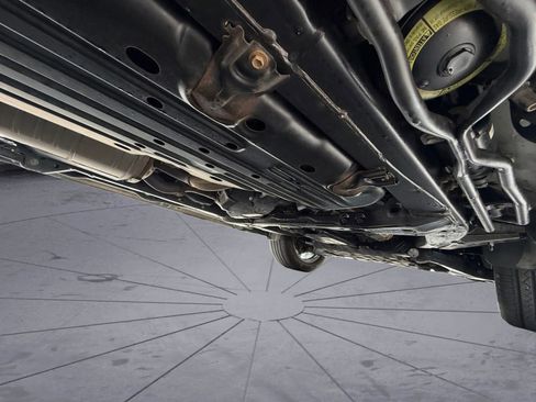 Used 2011 Lexus LX 570 4WD w/ Luxury Pkg w/Pre-crash image 33