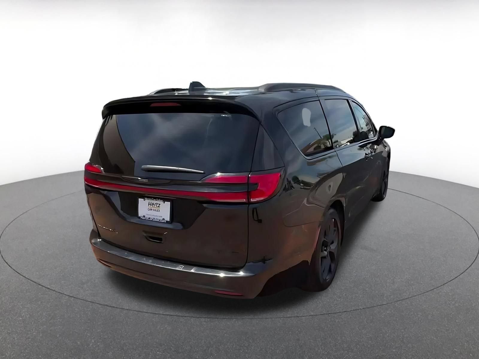 Used 2025 Chrysler Pacifica Limited FWD image 14