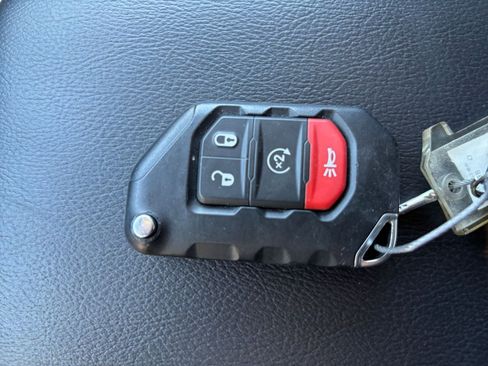 Used 2025 Jeep Wrangler Unlimited Sahara AWD/4WD image 24