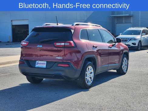 Used 2017 Jeep Cherokee Latitude w/ Comfort/Convenience Group image 3
