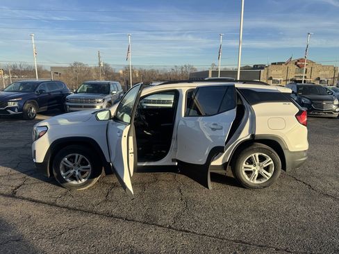 Used 2020 GMC Terrain SLE w/ Driver Convenience Package image 4