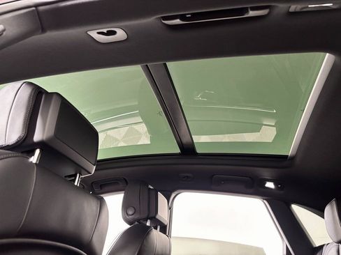 Certified 2026 Porsche Macan AWD/4WD image 18