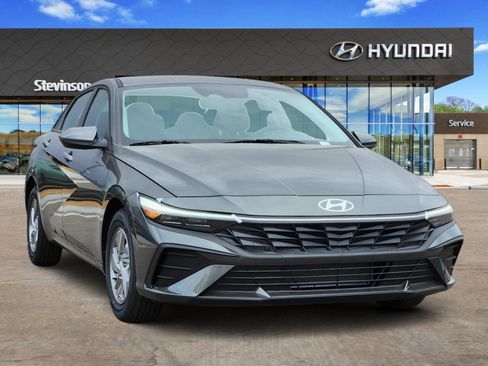 New 2026 Hyundai Elantra SE FWD image 5