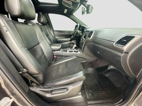 Used 2018 Jeep Grand Cherokee Altitude RWD image 34