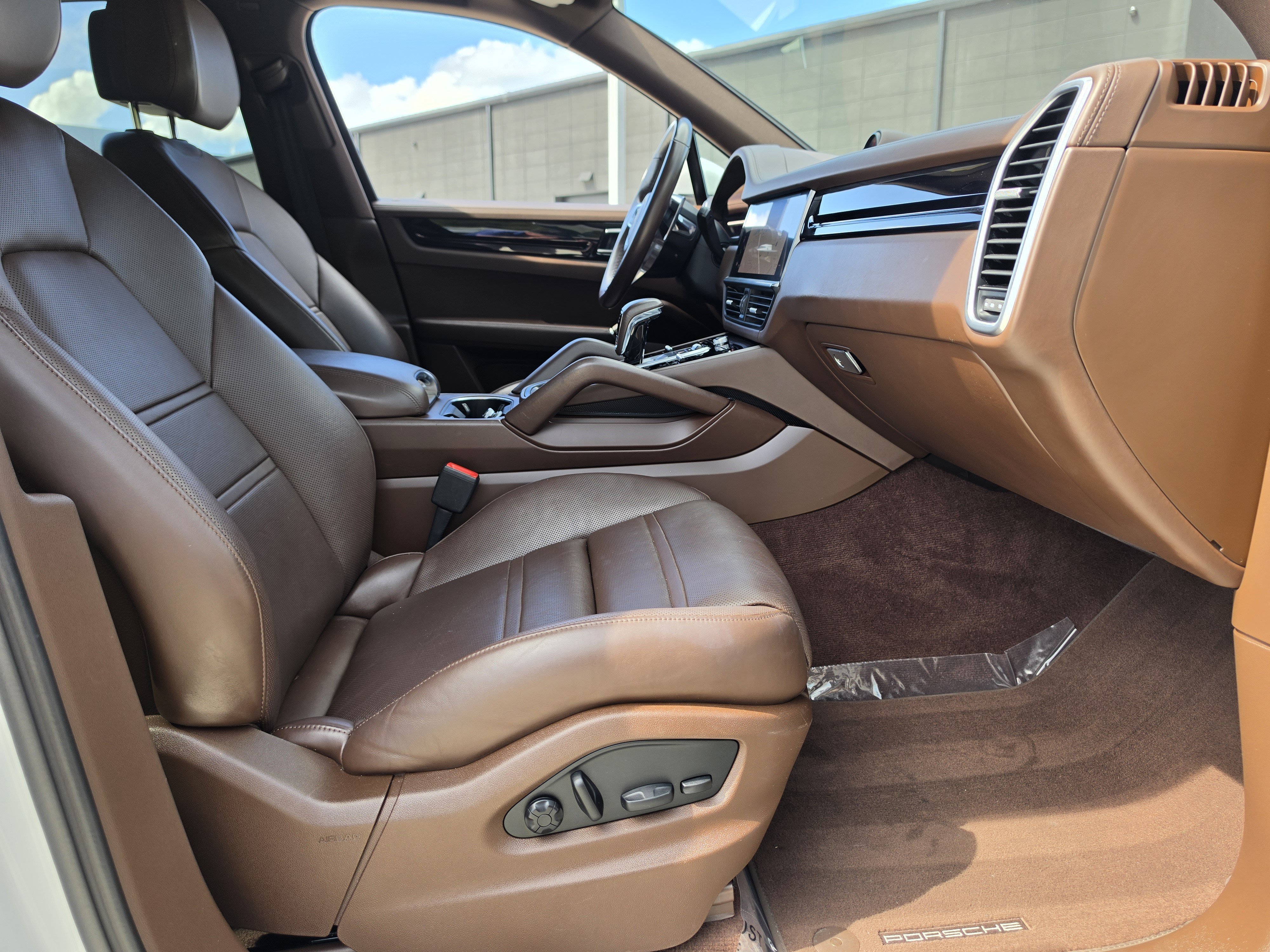 Used 2023 Porsche Cayenne AWD/4WD image 29