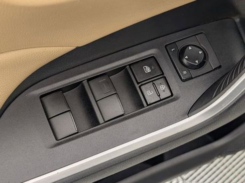 Used 2019 Toyota RAV4 LE image 11