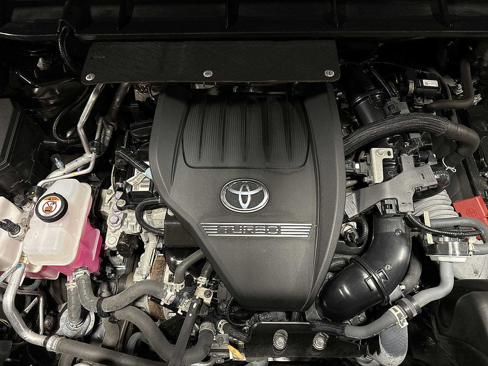 Used 2024 Toyota Highlander XLE AWD/4WD image 12