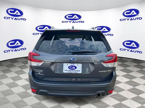 Used 2022 Subaru Forester Premium AWD/4WD image 4