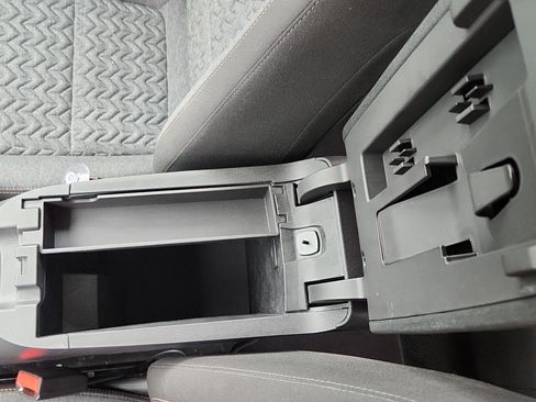 Used 2024 Chevrolet Equinox LT FWD image 16