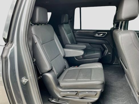 Used 2021 Chevrolet Suburban LT w/ Luxury Package RWD image 34