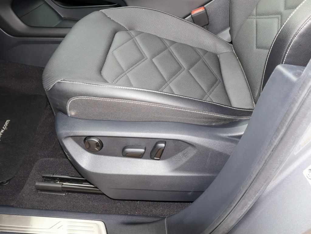 Used 2024 Volkswagen Atlas SE w/ Panoramic Sunroof Package AWD/4WD image 14