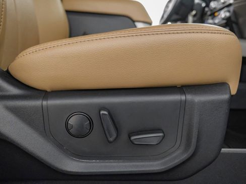 Used 2022 Ford F250 Lariat w/ Chrome Package image 34