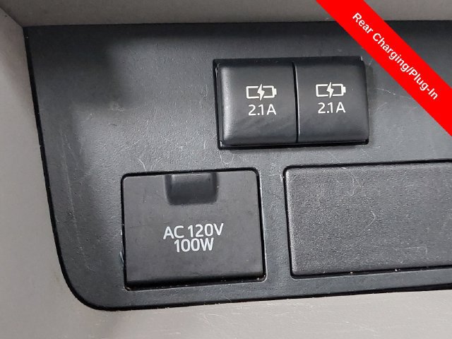 Used 2018 Toyota Highlander XLE AWD/4WD image 30