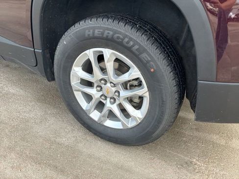 Used 2019 Chevrolet Traverse LT w/ LPO, Blackout Package AWD/4WD image 8