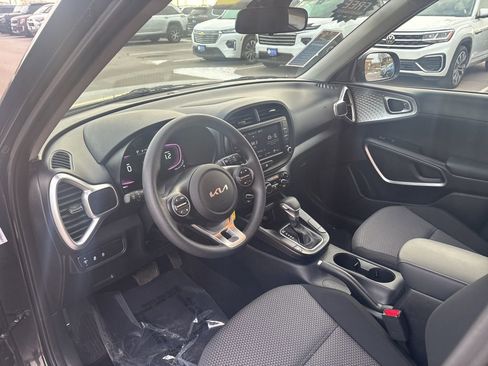 Used 2024 Kia Soul LX w/ Option Group 015 image 16