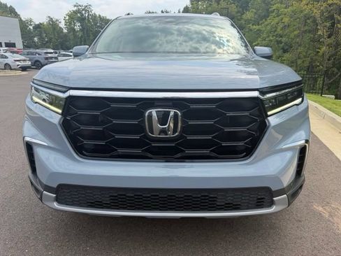 Certified 2024 Honda Pilot Touring image 2