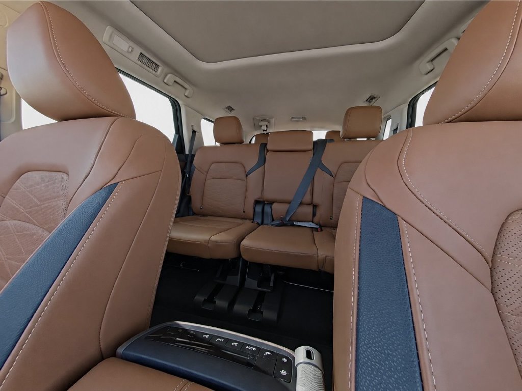 Certified 2025 Nissan Pathfinder Platinum w/ Cargo Package FWD image 25