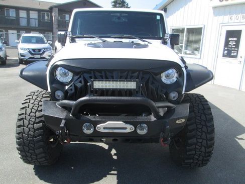 Used 2018 Jeep Wrangler Unlimited Rubicon AWD/4WD image 2
