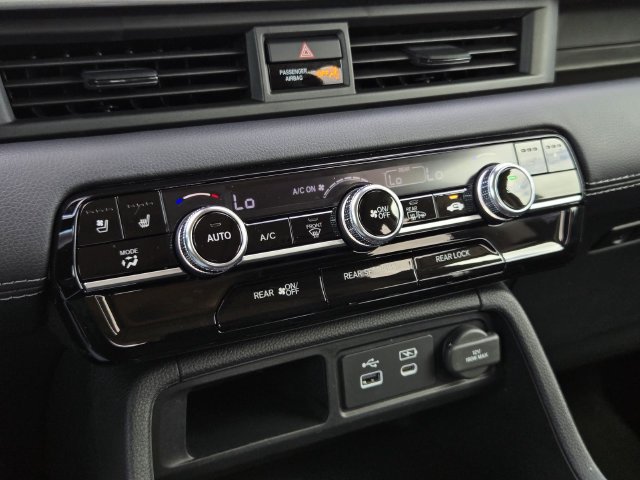 Used 2025 Honda Pilot Elite image 25