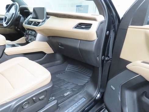 Used 2023 Chevrolet Tahoe Premier w/ Advanced Technology Package image 36