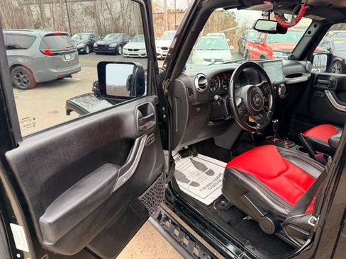 Used 2013 Jeep Wrangler Unlimited Sahara image 18