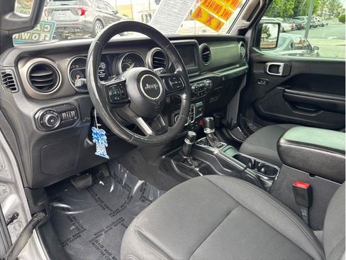 Used 2018 Jeep Wrangler Unlimited Sport S AWD/4WD image 16