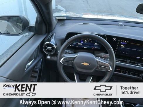 Used 2025 Chevrolet Equinox LT image 19